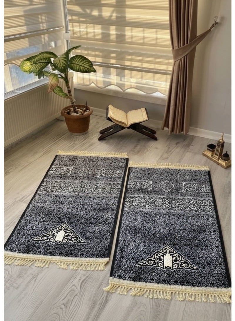 سجادتي باكج 1+1 سجادة صلاة كسوة الكعبة المشرفة ،تصميم مستوحى من جدار الكعبة المشرفة، ناعمة ومريحة للاستخدام اليومي في المنزل والمسجد، خفيفة وسهلة الحمل مثالي لهدايا رمضان والعيد، مقاس 70×110 سم، باللون الأسود - Image 2